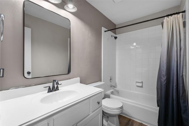 2111 Village Dale Avenue, Houston, TX 77059