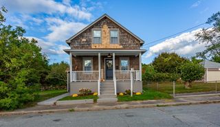 23 Garfield St, Dartmouth, MA 02748