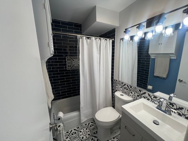 4623 N Chester Avenue 110, Chicago, IL 60656
