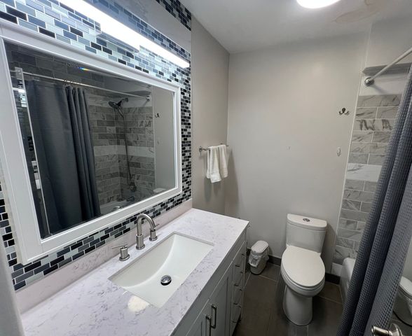 4623 N Chester Avenue 110, Chicago, IL 60656