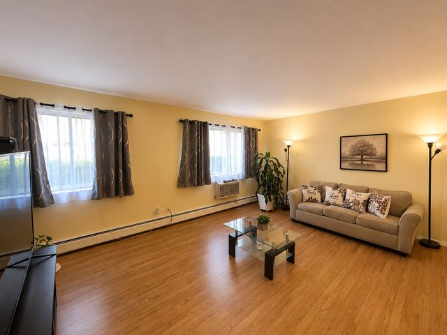 4623 N Chester Avenue 110, Chicago, IL 60656