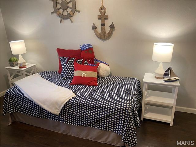 9108 Brownridge Drive, Overland, MO 63114