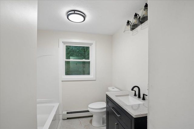 6 Horseshoe Lane, Londonderry, NH 03053
