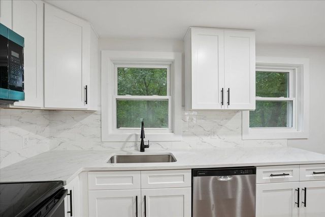 6 Horseshoe Lane, Londonderry, NH 03053