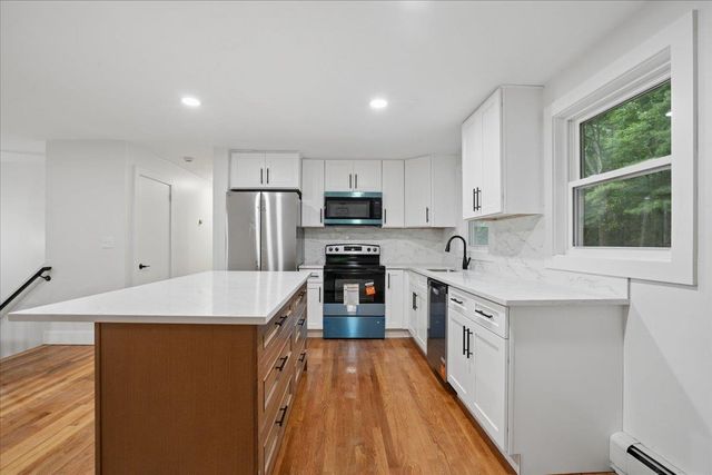 6 Horseshoe Lane, Londonderry, NH 03053