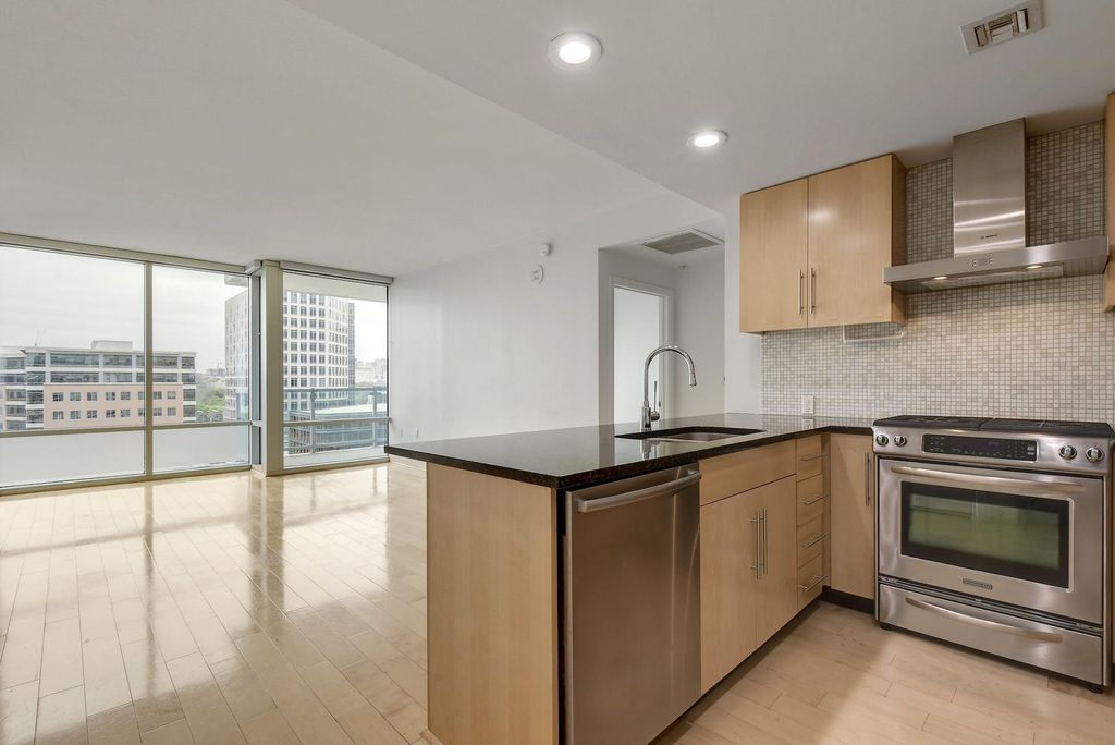 300 Bowie ST 1008, Austin, TX 78703