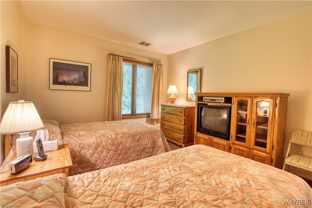 19 Snowpine, Great Valley, NY 14741