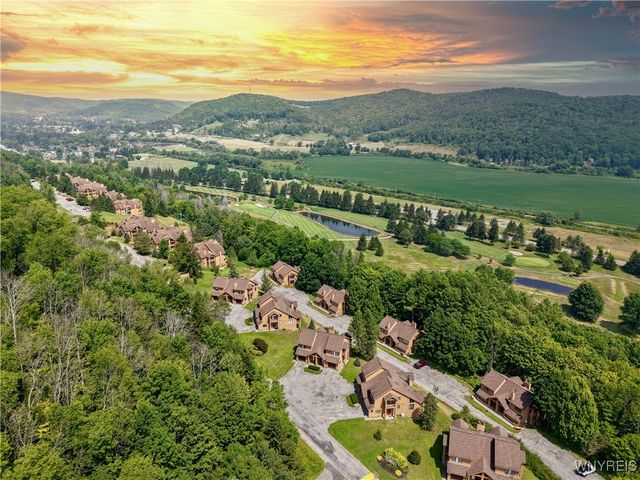 19 Snowpine, Great Valley, NY 14741