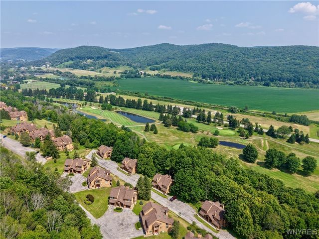 19 Snowpine, Great Valley, NY 14741