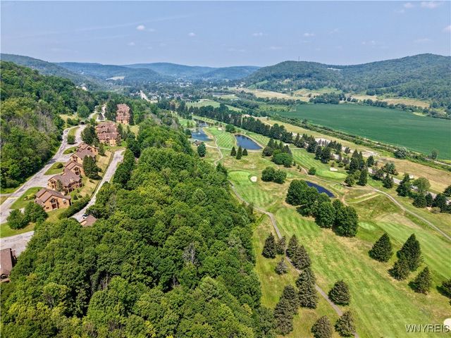 19 Snowpine, Great Valley, NY 14741