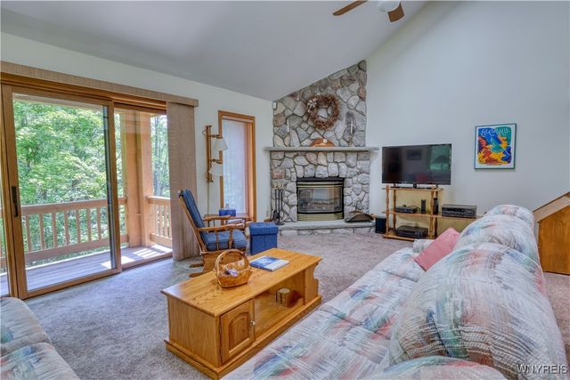 19 Snowpine, Great Valley, NY 14741