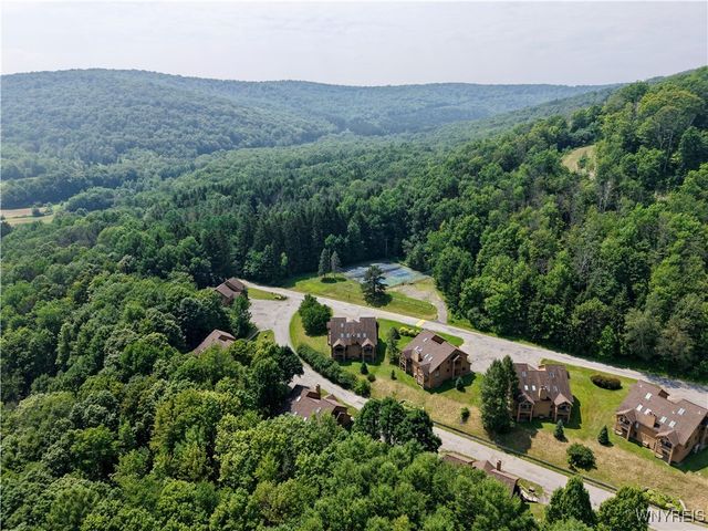 19 Snowpine, Great Valley, NY 14741