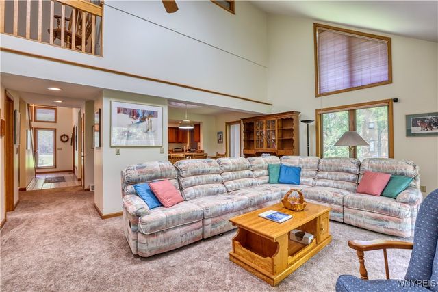 19 Snowpine, Great Valley, NY 14741