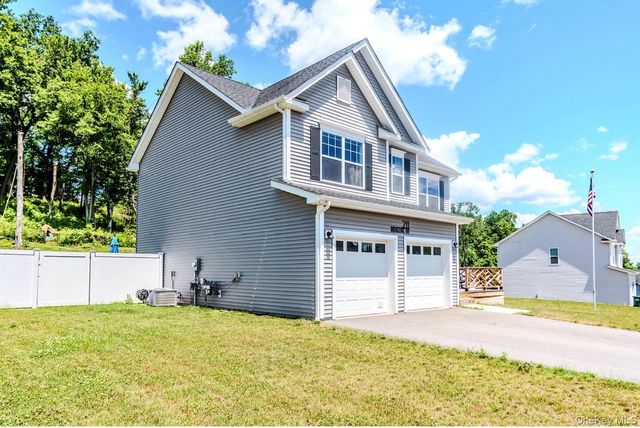 211 Ridgeline Drive, Poughkeepsie, NY 12603