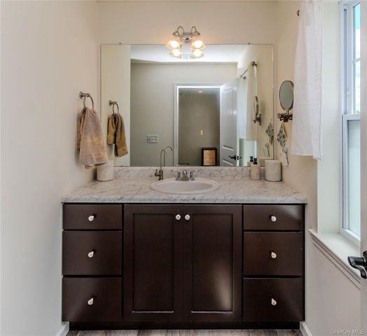 211 Ridgeline Drive, Poughkeepsie, NY 12603