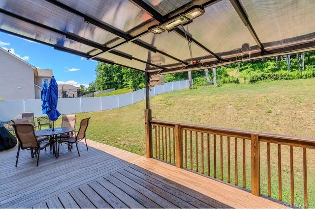 211 Ridgeline Drive, Poughkeepsie, NY 12603