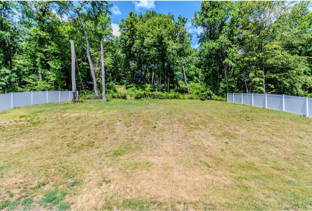 211 Ridgeline Drive, Poughkeepsie, NY 12603