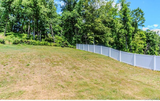 211 Ridgeline Drive, Poughkeepsie, NY 12603
