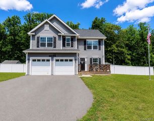 211 Ridgeline Drive, Poughkeepsie, NY 12603