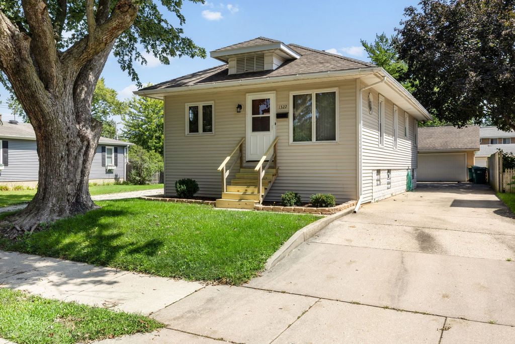 1322 N Prairie Avenue, Joliet, IL 60435