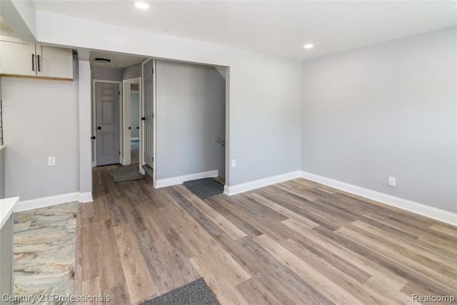 9037 Longacre Street, Detroit, MI 48228