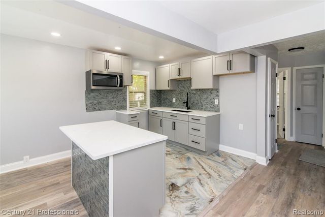 9037 Longacre Street, Detroit, MI 48228