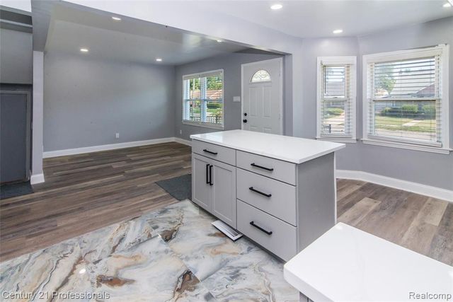 9037 Longacre Street, Detroit, MI 48228