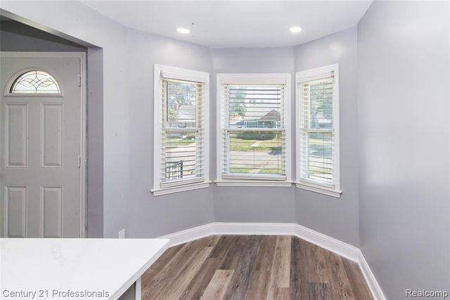 9037 Longacre Street, Detroit, MI 48228