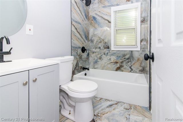 9037 Longacre Street, Detroit, MI 48228