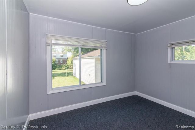 9037 Longacre Street, Detroit, MI 48228