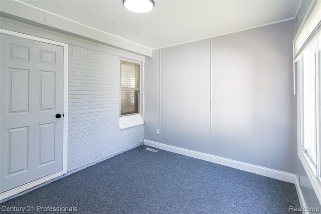 9037 Longacre Street, Detroit, MI 48228