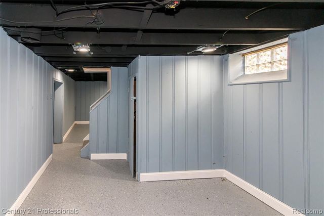 9037 Longacre Street, Detroit, MI 48228