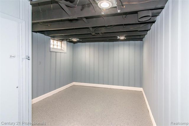 9037 Longacre Street, Detroit, MI 48228