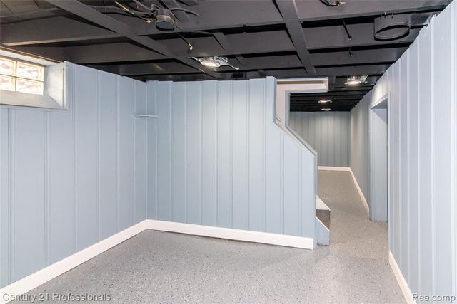 9037 Longacre Street, Detroit, MI 48228