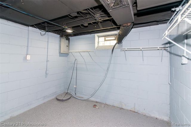 9037 Longacre Street, Detroit, MI 48228