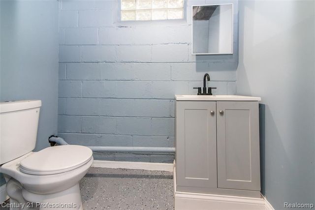 9037 Longacre Street, Detroit, MI 48228