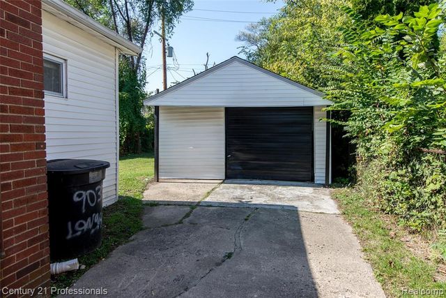 9037 Longacre Street, Detroit, MI 48228