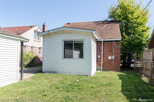 9037 Longacre Street, Detroit, MI 48228