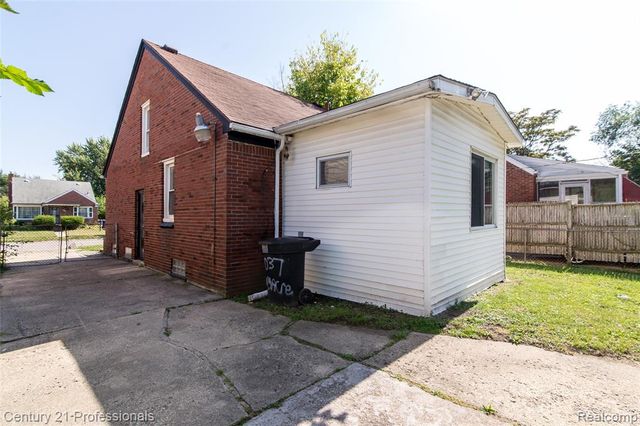 9037 Longacre Street, Detroit, MI 48228