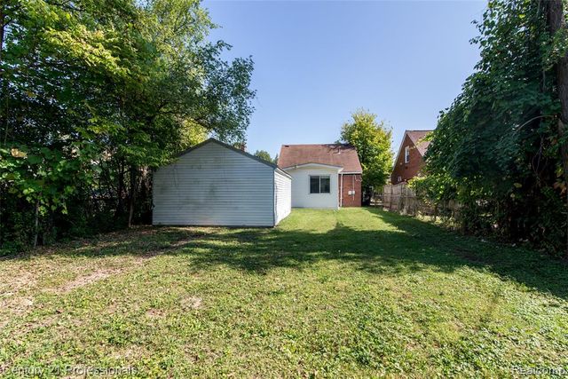 9037 Longacre Street, Detroit, MI 48228