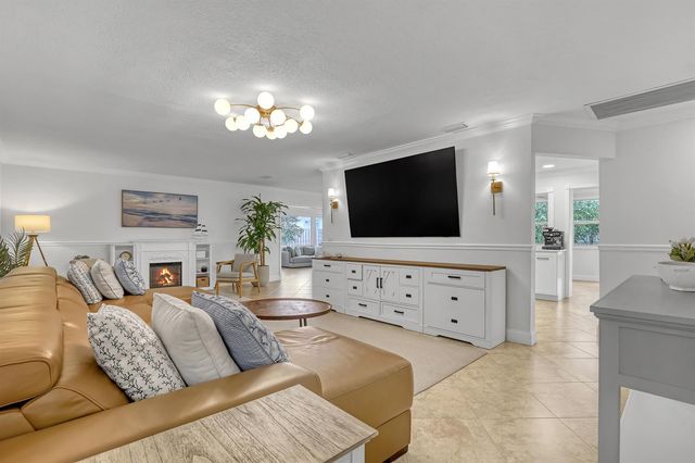 561 Anchorage Drive, North Palm Beach, FL 33408