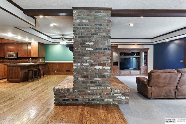 11414 N 76 Plaza, Omaha, NE 68122