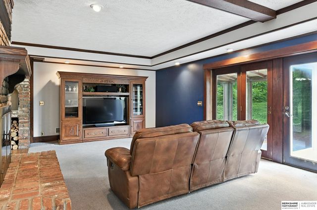 11414 N 76 Plaza, Omaha, NE 68122