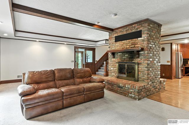 11414 N 76 Plaza, Omaha, NE 68122