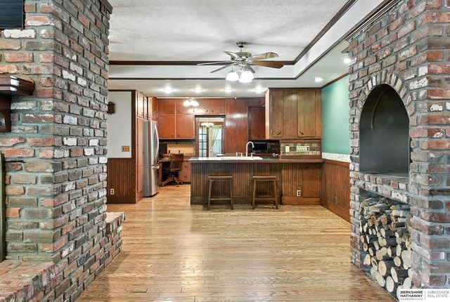 11414 N 76 Plaza, Omaha, NE 68122