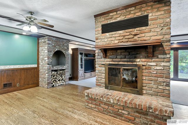 11414 N 76 Plaza, Omaha, NE 68122