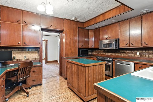 11414 N 76 Plaza, Omaha, NE 68122