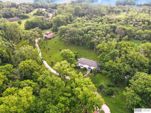 11414 N 76 Plaza, Omaha, NE 68122