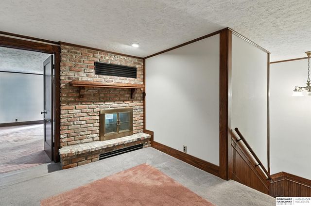 11414 N 76 Plaza, Omaha, NE 68122