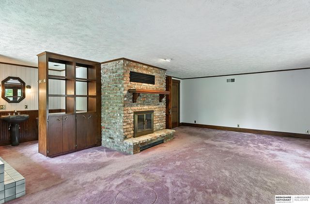 11414 N 76 Plaza, Omaha, NE 68122